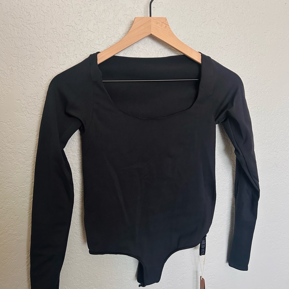 SKIMS Scoop Neck Black Long Sleeve Bodysuit NWT S/M